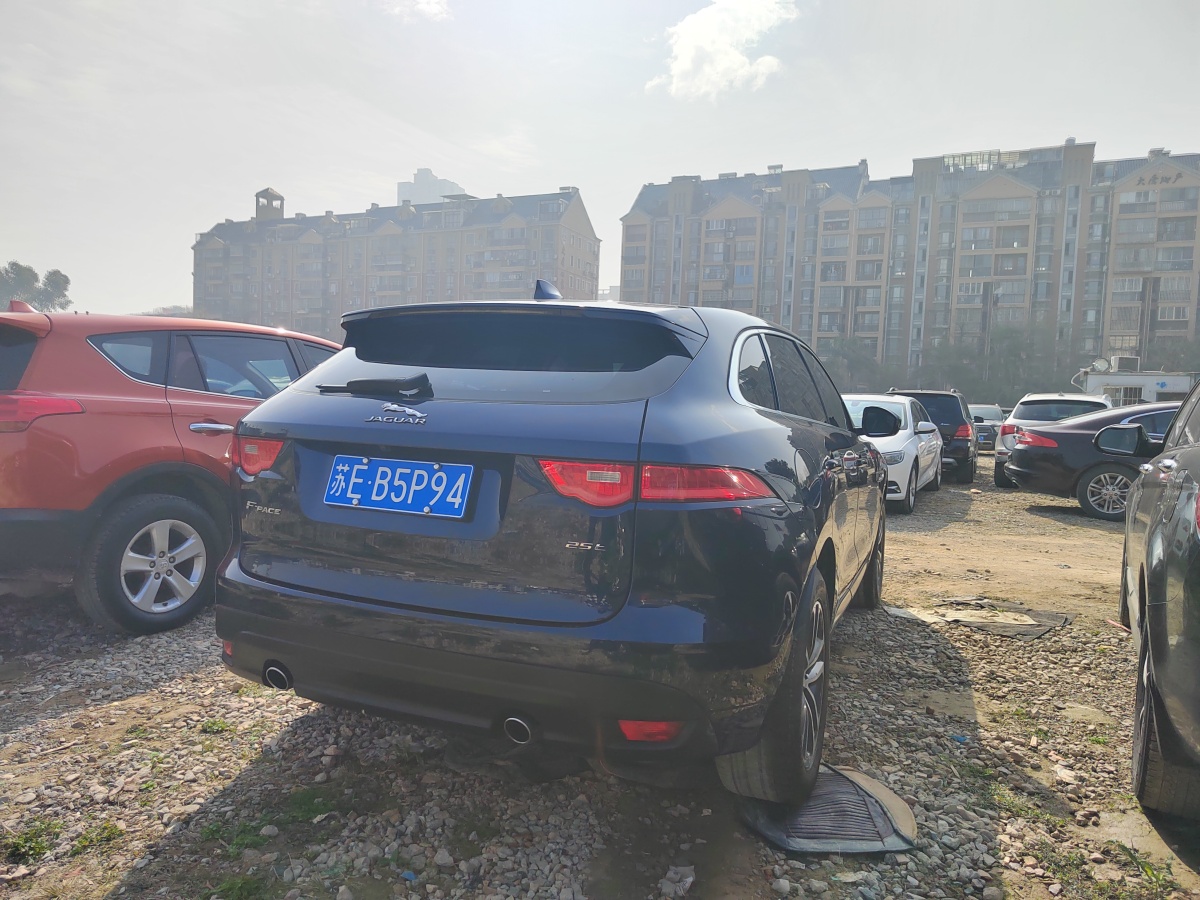 捷豹 F-PACE  2016款 2.0T 兩驅(qū)R-Sport運動版圖片