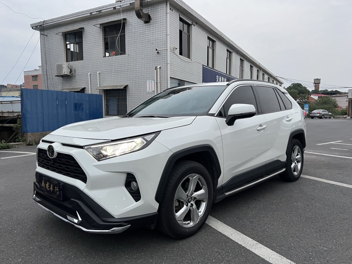 2020年10月豐田 RAV4榮放  2020款 2.0L CVT兩驅(qū)風(fēng)尚版