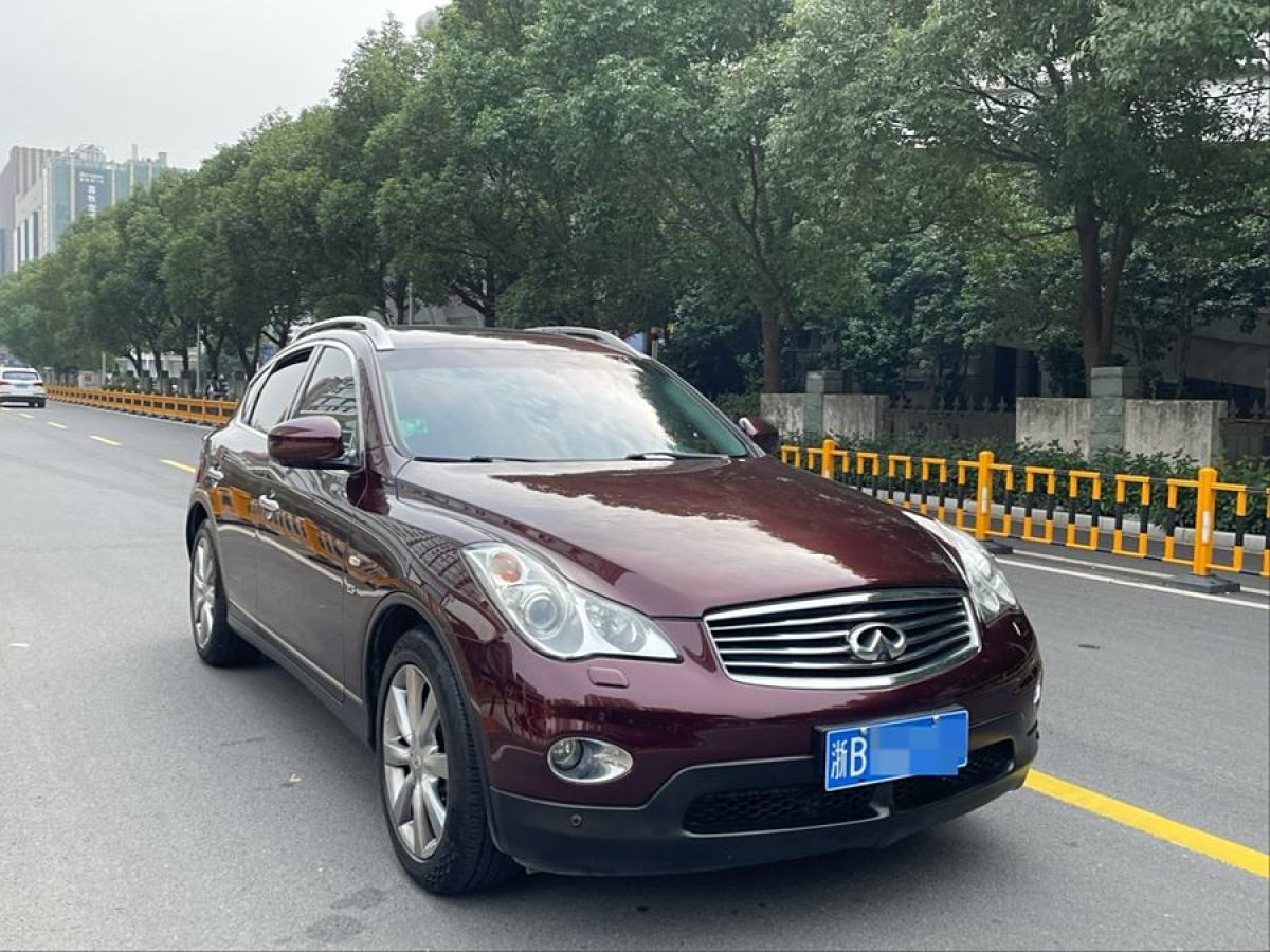 2014年10月英菲尼迪 QX50  2013款 2.5L 兩驅(qū)優(yōu)雅版