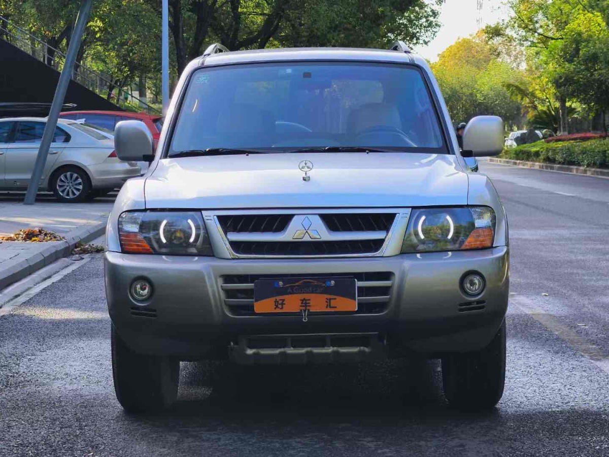 三菱 帕杰罗  2006款 3.0L MT GLX图片