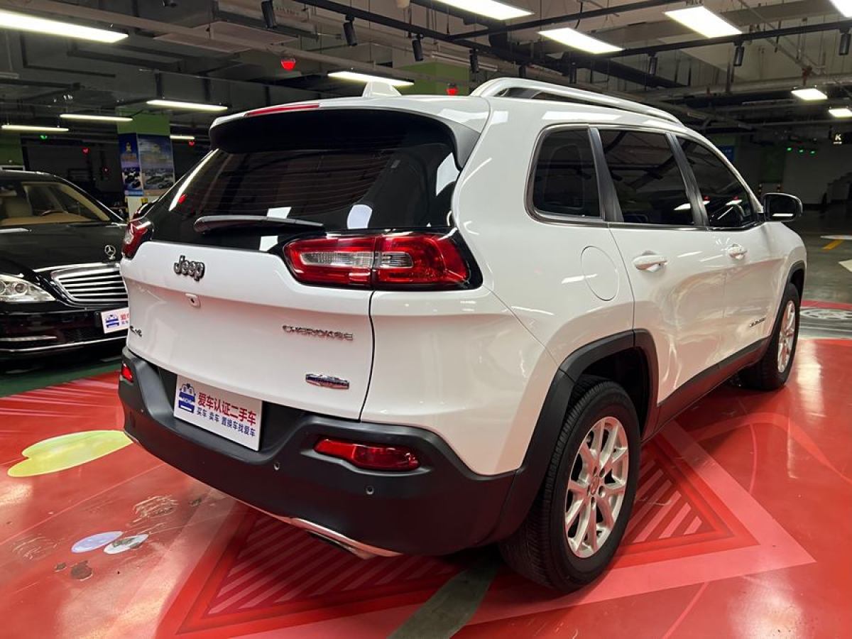 Jeep 自由光  2016款 2.4L 專業(yè)智能版圖片