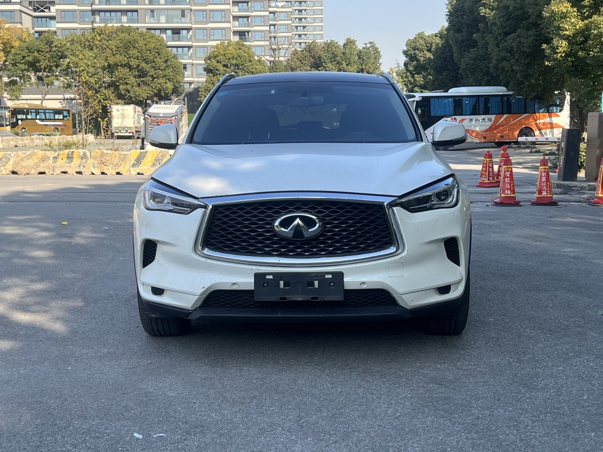 英菲尼迪 QX50  2020款 改款 2.0T 兩驅(qū)時尚版圖片