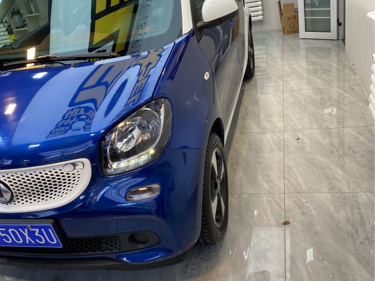 2019年1月smart fortwo  2019款 0.9T 66千瓦馭風藍特別版