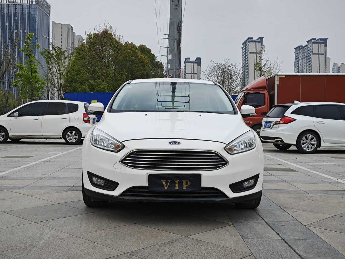 2015年10月福特 福克斯  2015款 三厢 1.6L 自动舒适型