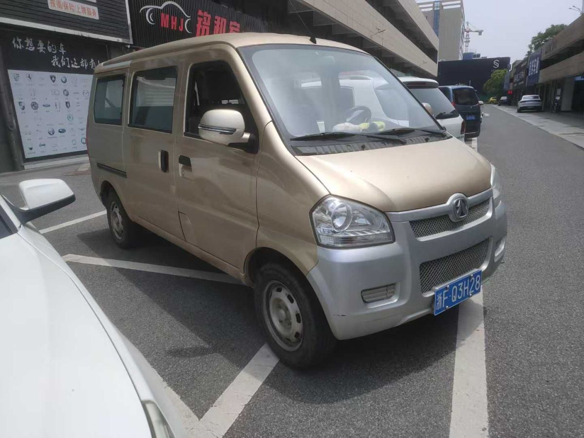 北汽威旺 M50F  2017款 1.3T 標(biāo)準(zhǔn)型圖片