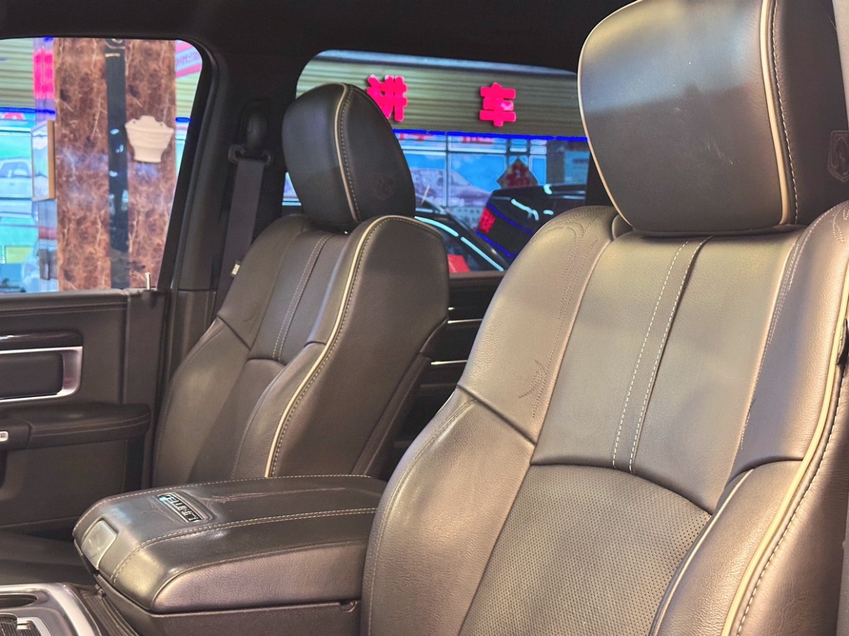 道奇 Ram  2017款 長(zhǎng)角號(hào) 5.7L 加長(zhǎng)版圖片