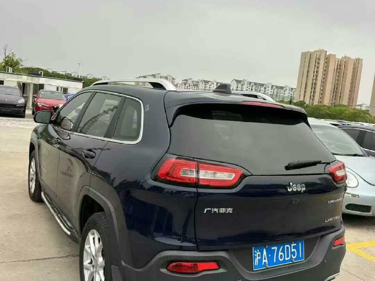 Jeep 自由光  2017款 2.0L 優(yōu)越版圖片