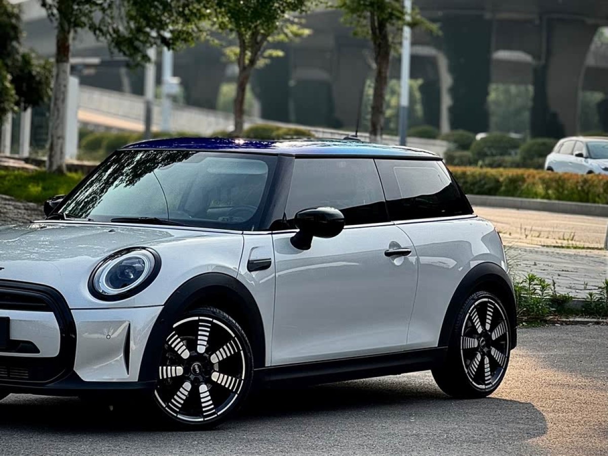 MINI MINI  2022款 1.5T COOPER The Coopers 紀(jì)念版圖片