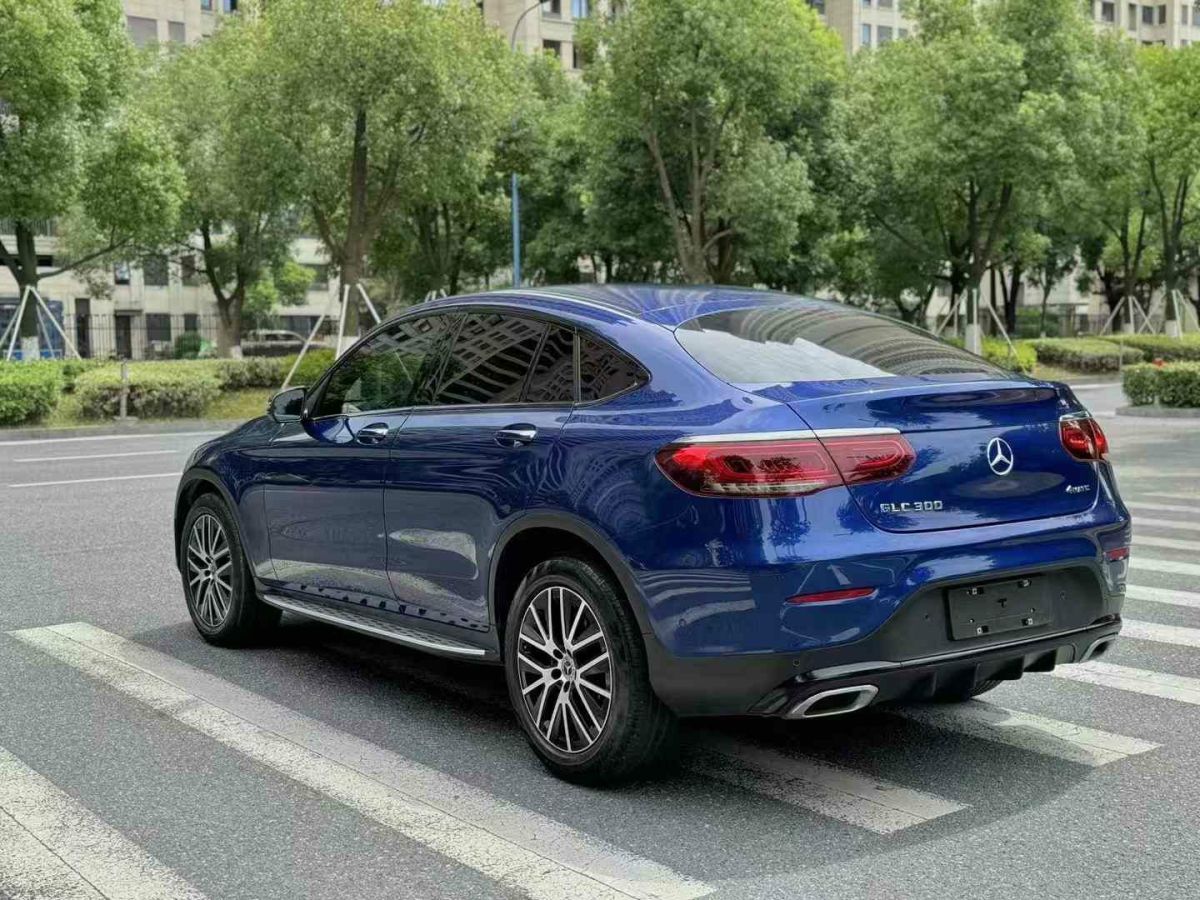 2021年8月奔馳 奔馳GLC  2021款 GLC 300 4MATIC 轎跑SUV