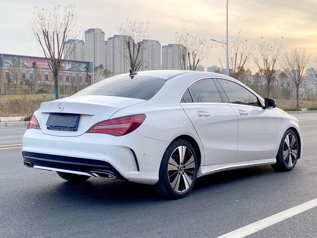 奔馳 奔馳CLA級(jí)  2019款 CLA 200 時(shí)尚型圖片