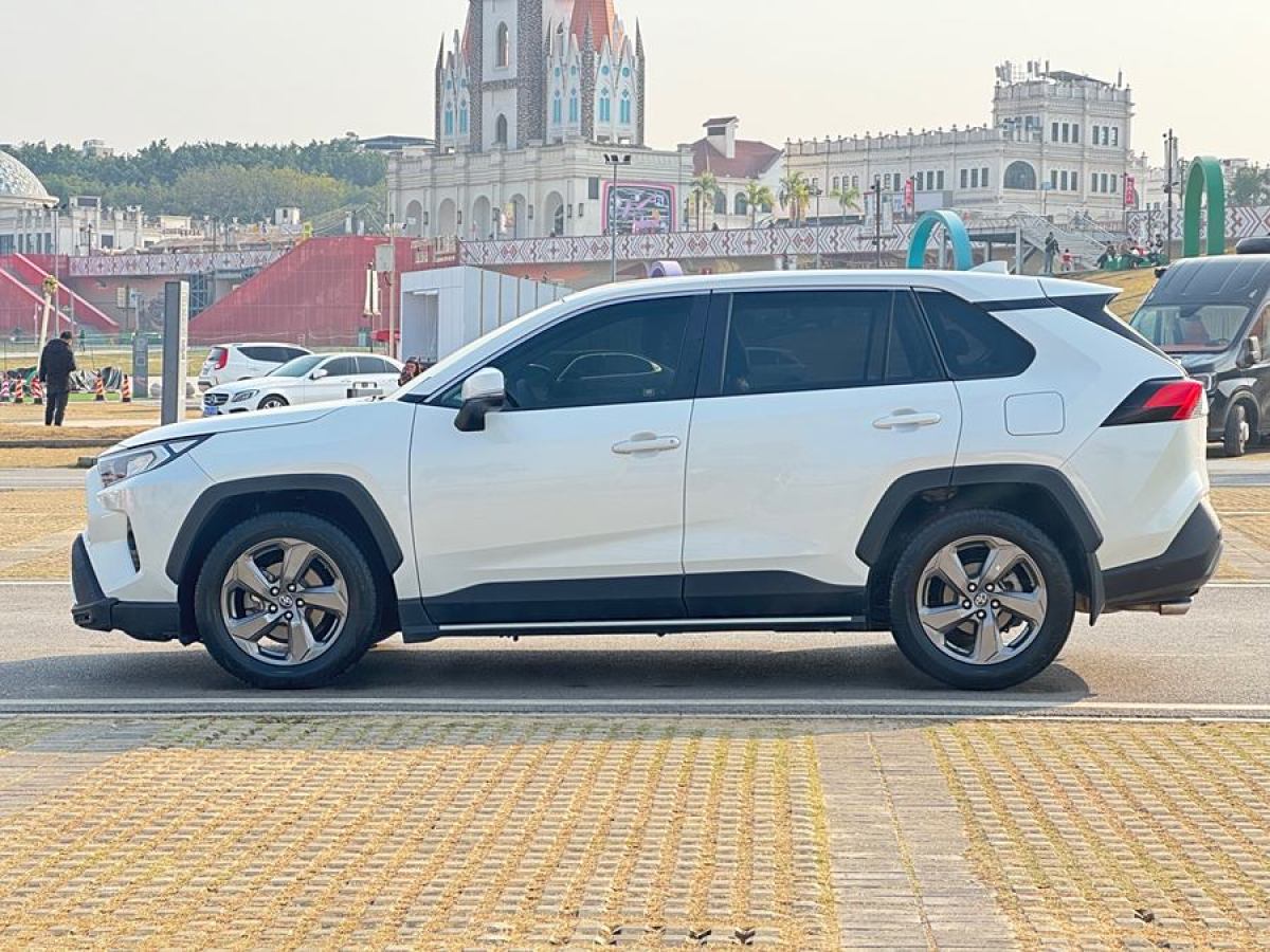 豐田 RAV4榮放  2020款 2.0L CVT四驅(qū)風(fēng)尚版圖片