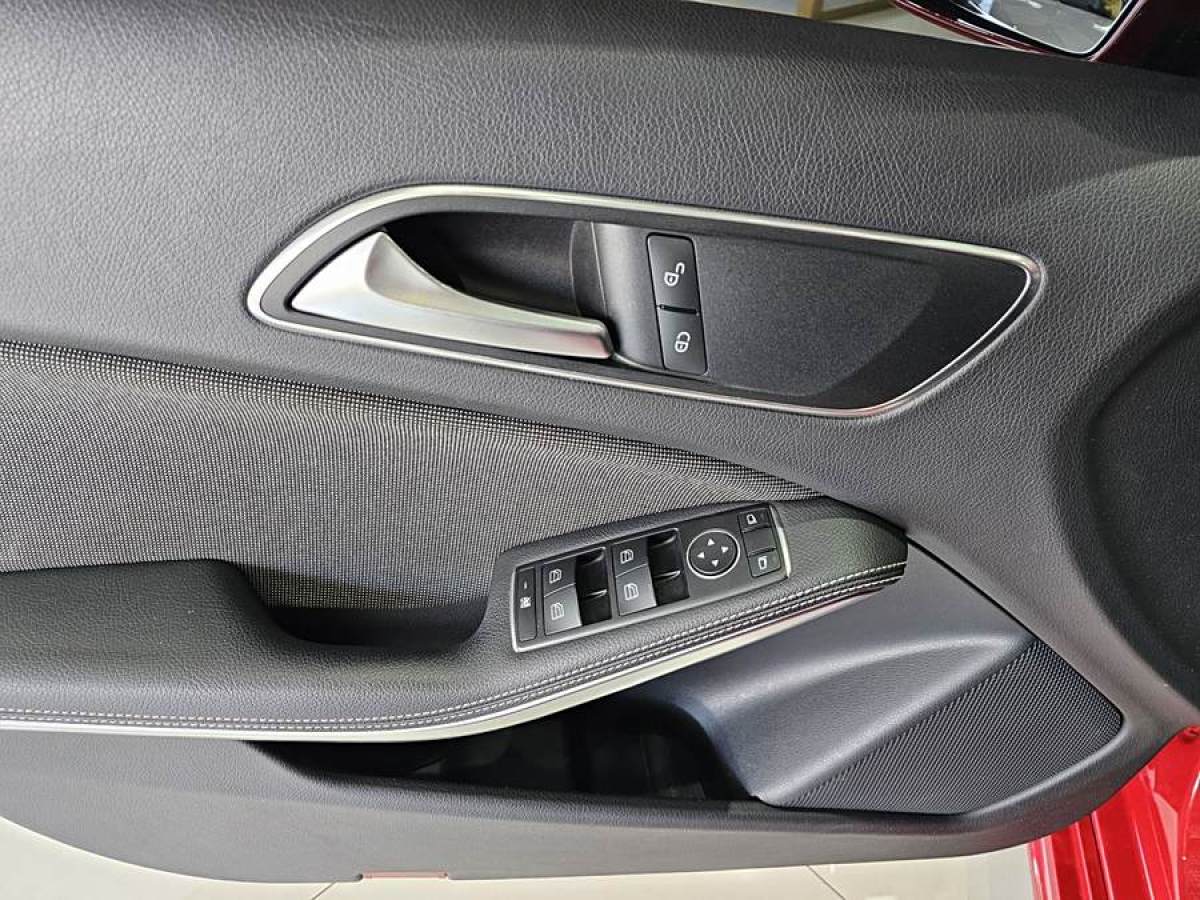 奔驰 奔驰A级  2015款 A 180 标准型图片