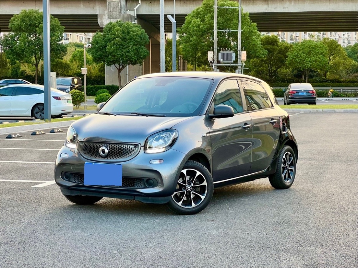 2018年1月smart forfour  2018款 1.0L 52千瓦激情版