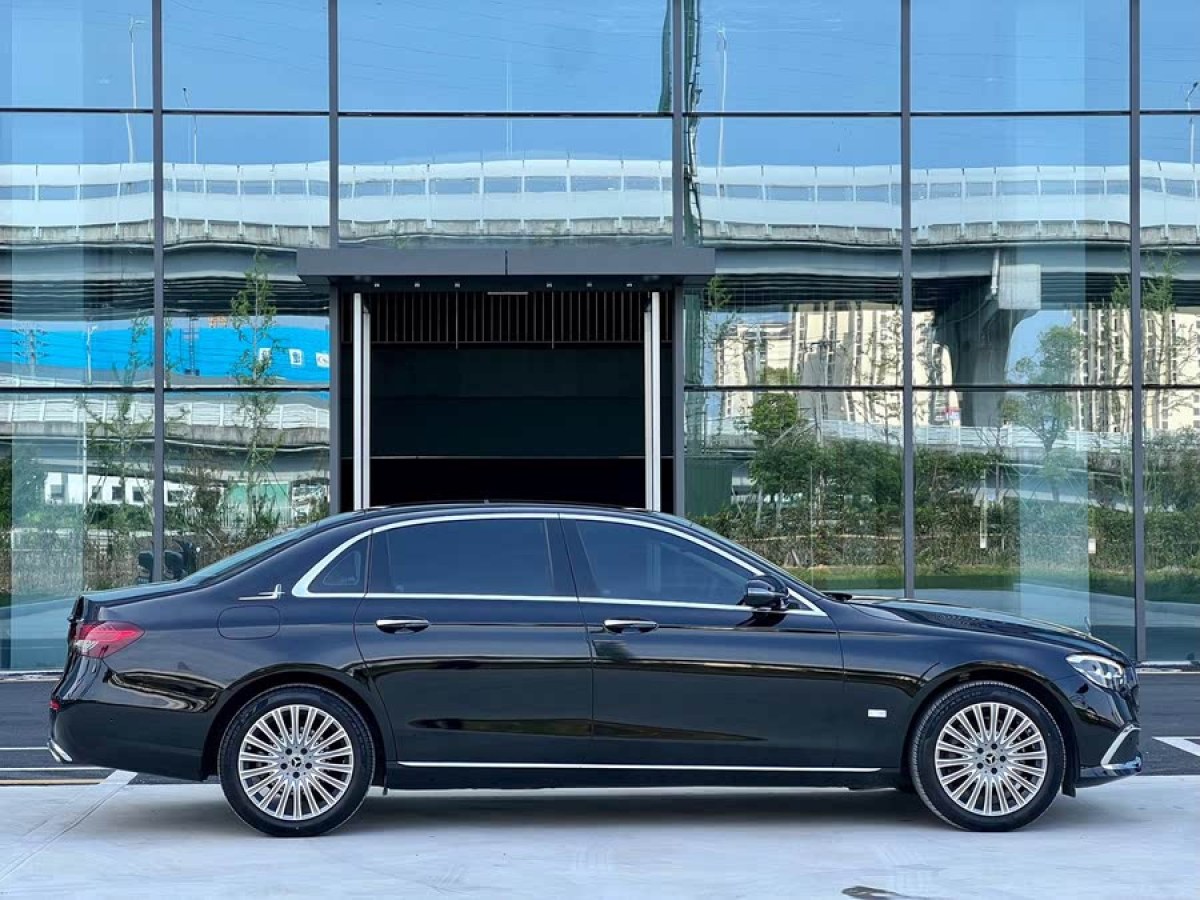 奔馳 奔馳E級(jí)  2023款 改款 E 300 L 時(shí)尚型圖片