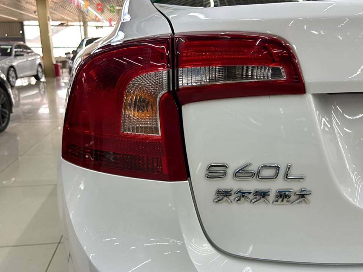 沃爾沃 S60  1448款 2.0T T5智尊版圖片