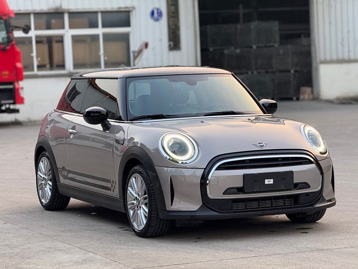 MINI MINI  2023款 改款 1.5T COOPER 藝術(shù)家圖片