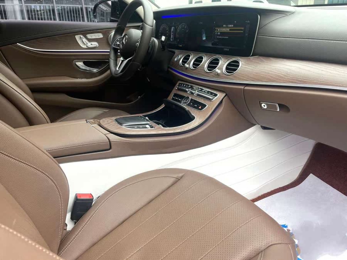 奔馳 奔馳E級(jí)  2020款 E 300 L 豪華型圖片