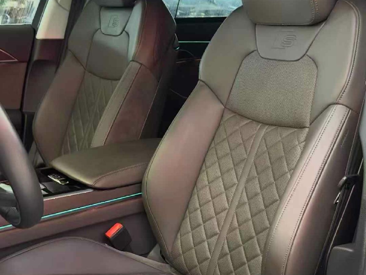 奧迪 奧迪A8  2022款 A8L Horch創(chuàng)始人版 傳奇型圖片