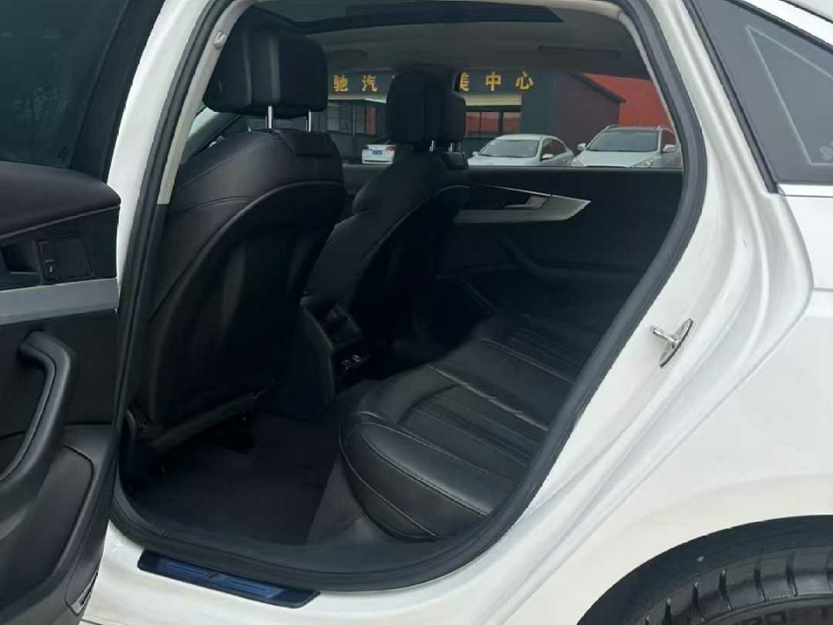 奧迪 奧迪A4L  2022款 35 TFSI 時(shí)尚動(dòng)感型圖片