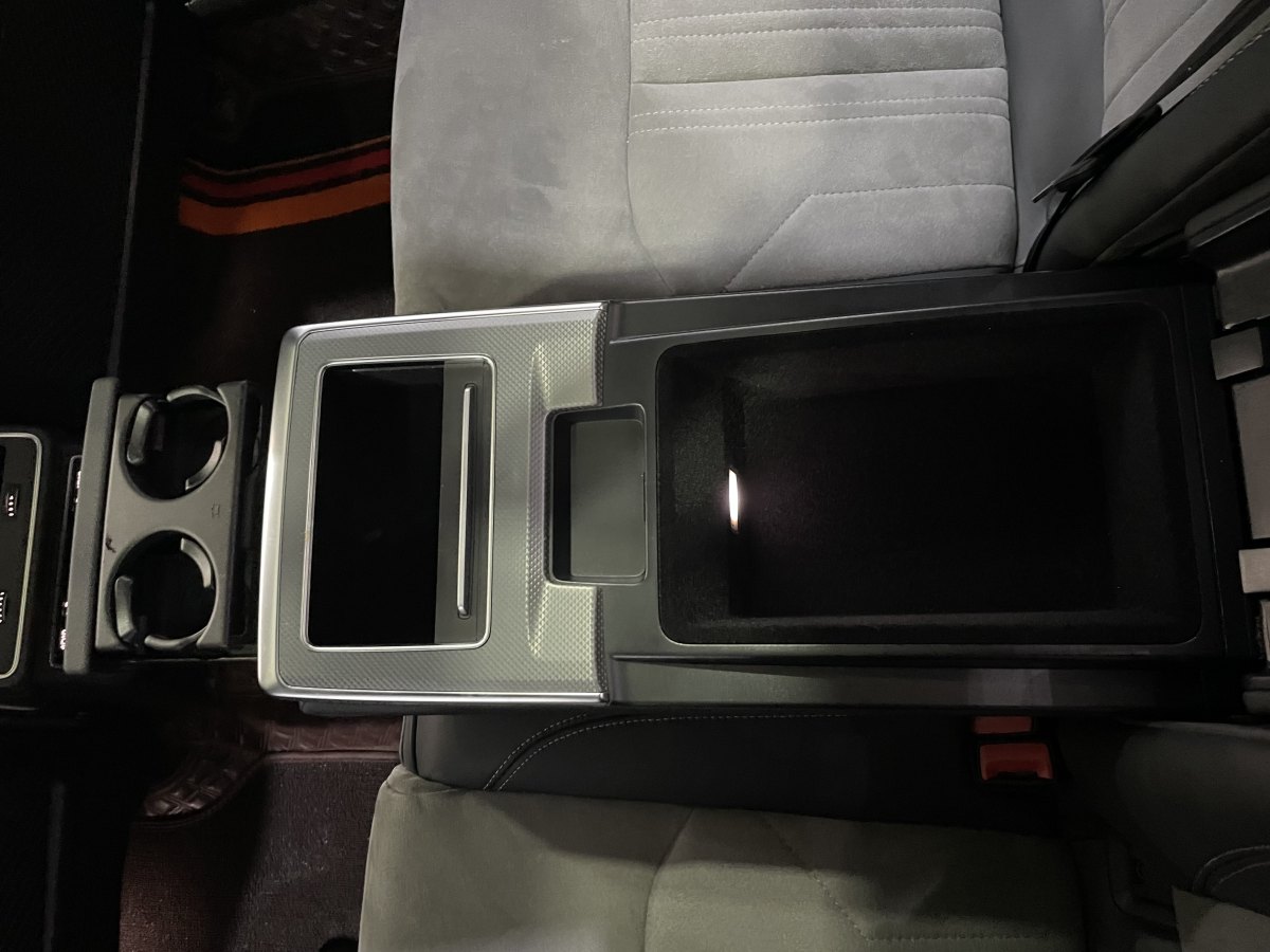 奧迪 奧迪A6L  2024款 45 TFSI 臻選動感型圖片