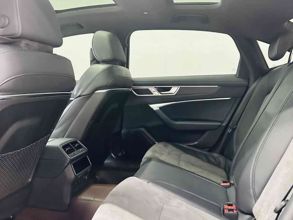 奧迪 奧迪A6L  2023款 改款 45 TFSI quattro 臻選動(dòng)感型圖片