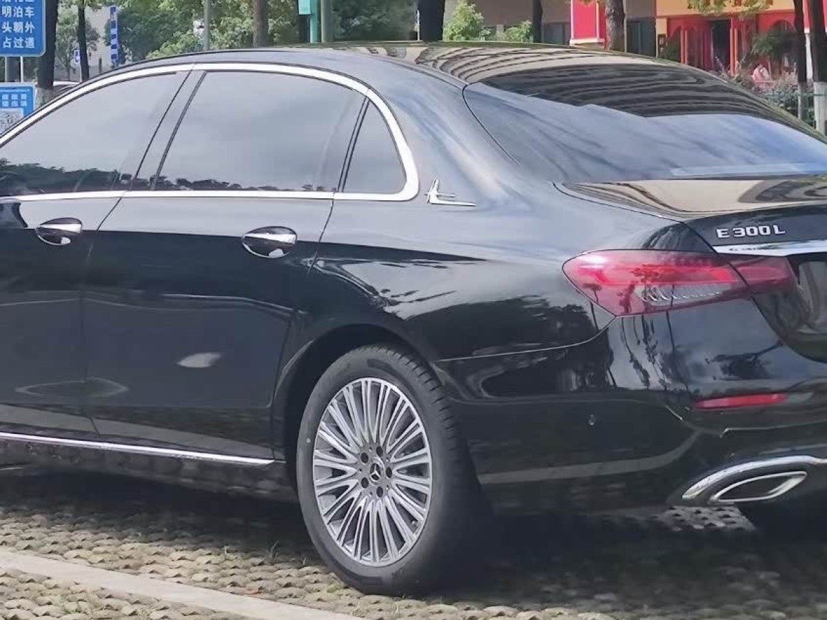奔馳 奔馳E級  2023款 改款 E 300 L 豪華型圖片