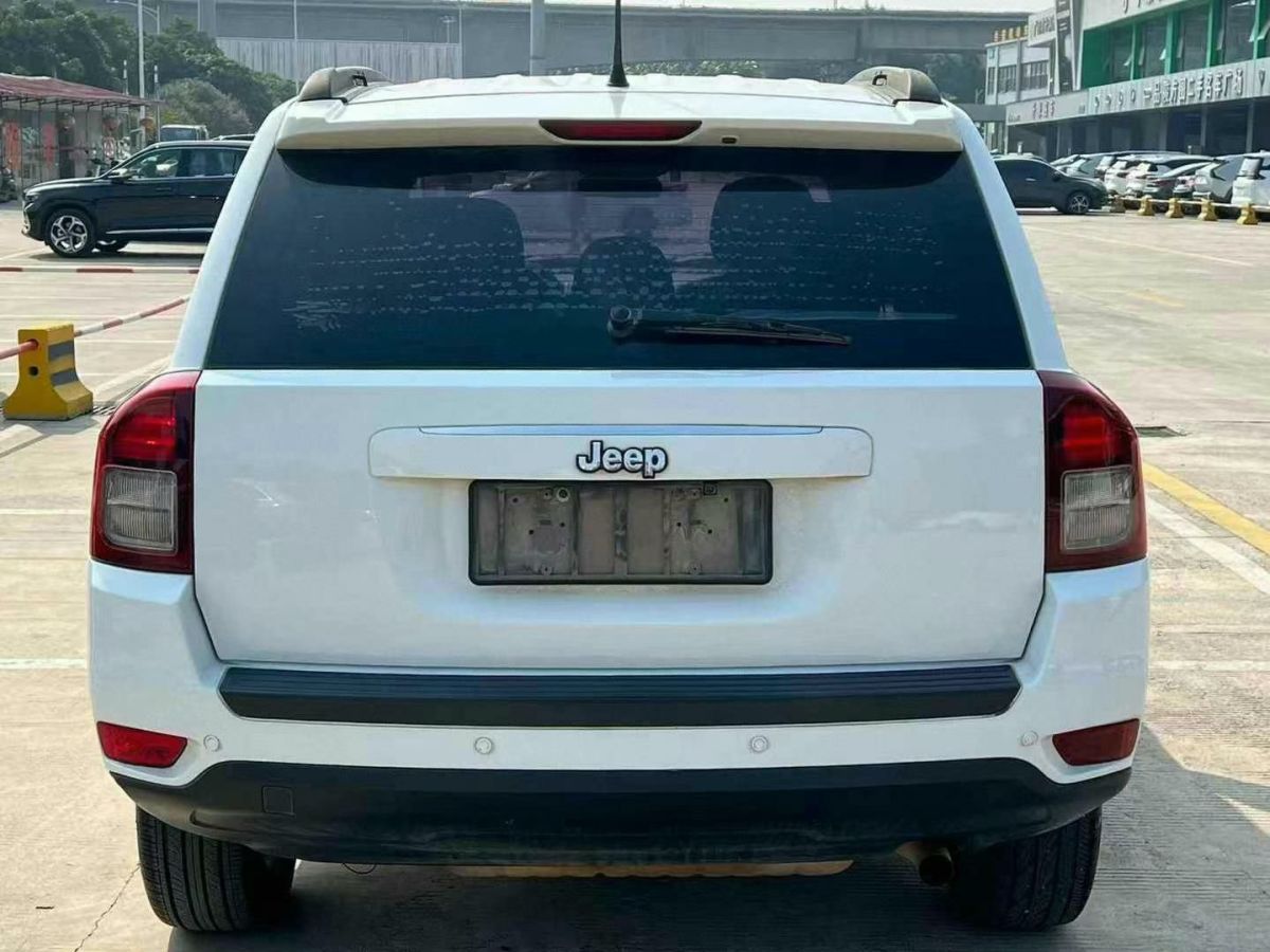 Jeep 指南者  2015款 2.0L 兩驅(qū)豪華版圖片