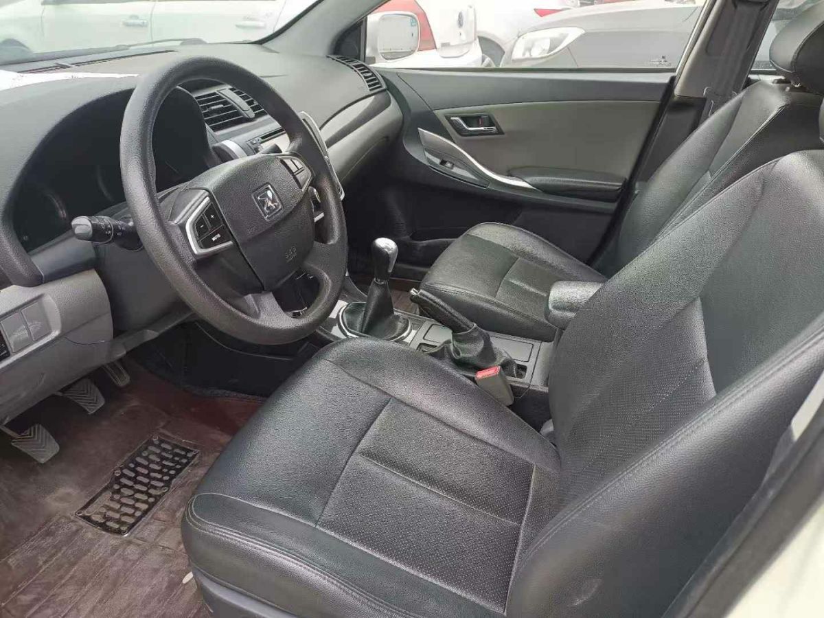眾泰 Z300  2014款 1.5L 都市版手動(dòng)尊貴型圖片