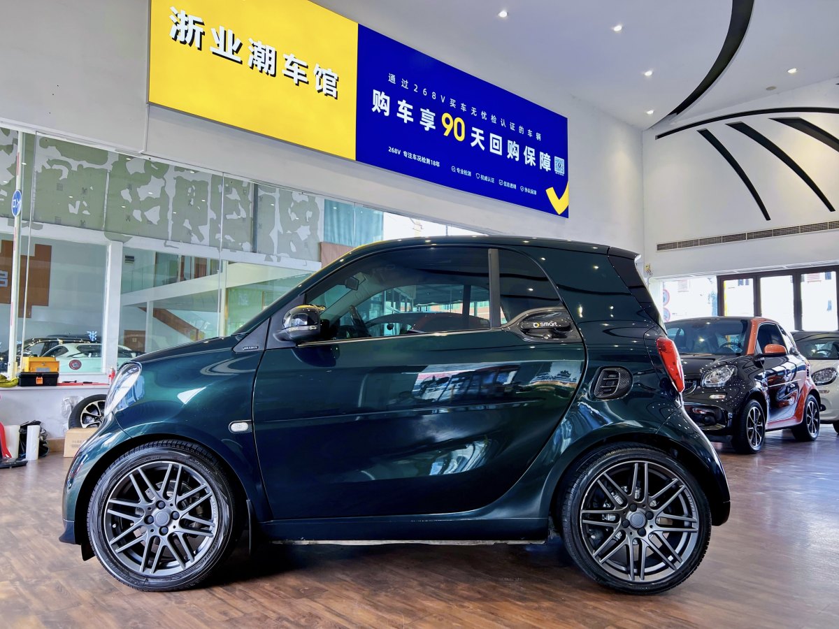 smart fortwo  2018款 0.9T 66千瓦流光綠特別版圖片