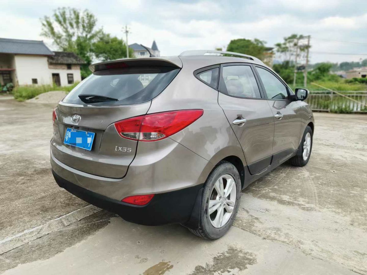 現(xiàn)代 ix35  2012款 2.0 GLS 四驅(qū)尊貴導(dǎo)航版圖片