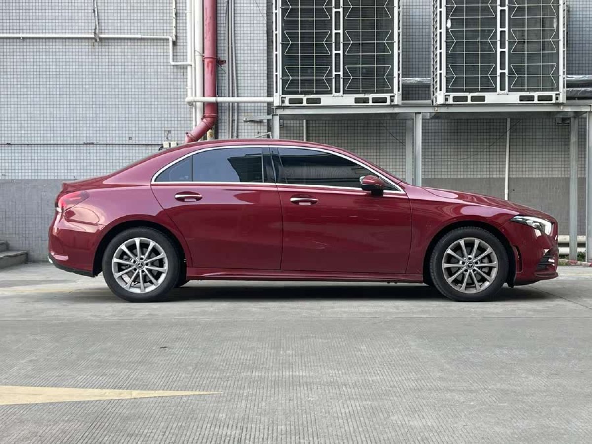奔馳 奔馳A級  2022款 改款 A 200 L 運動轎車動感型圖片