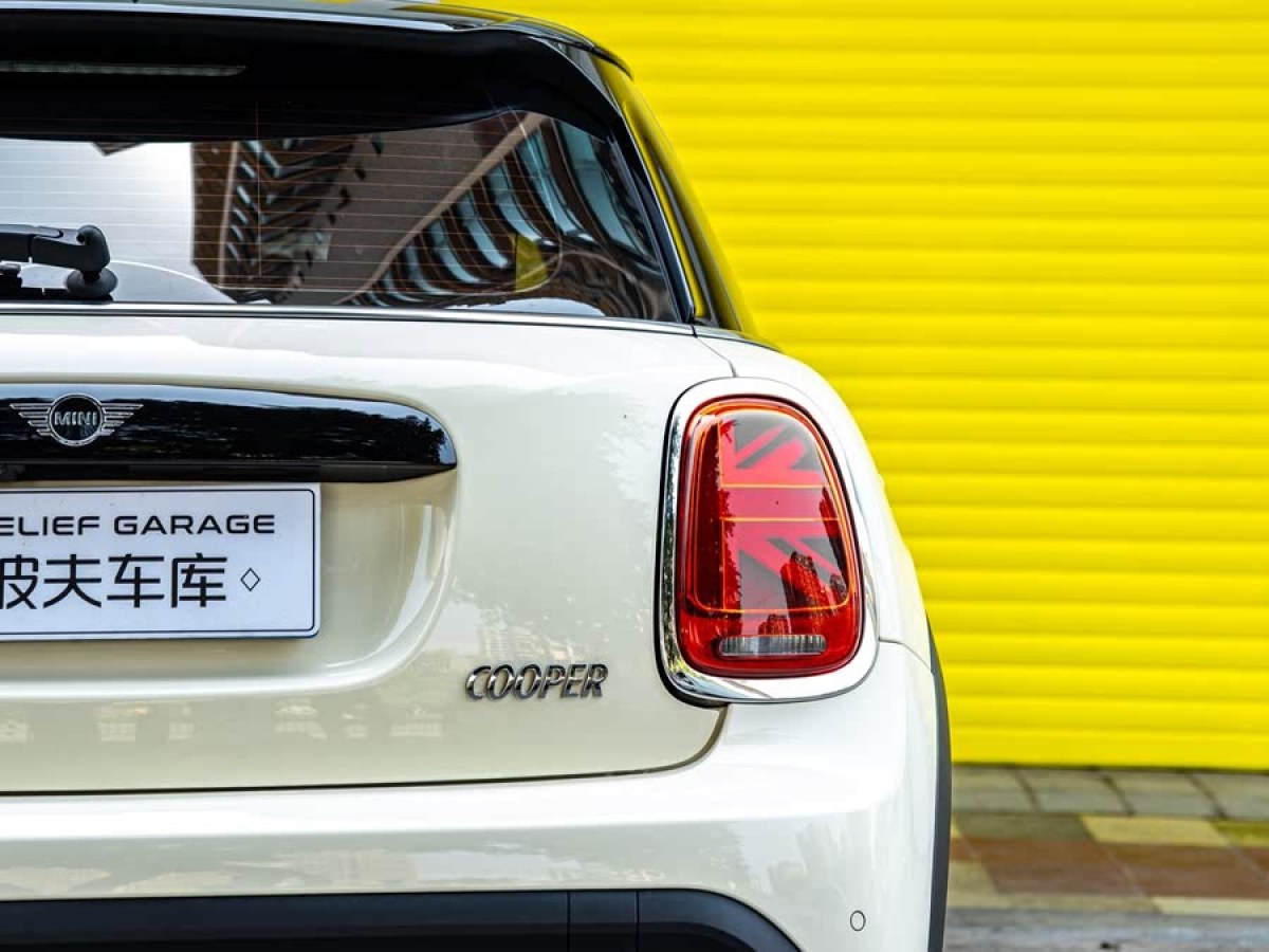 MINI MINI  2022款 改款 1.5T COOPER 經(jīng)典派 五門版圖片