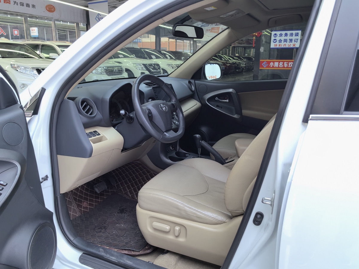 2013年5月丰田 RAV4  2019款 荣放 2.0L CVT两驱先锋版