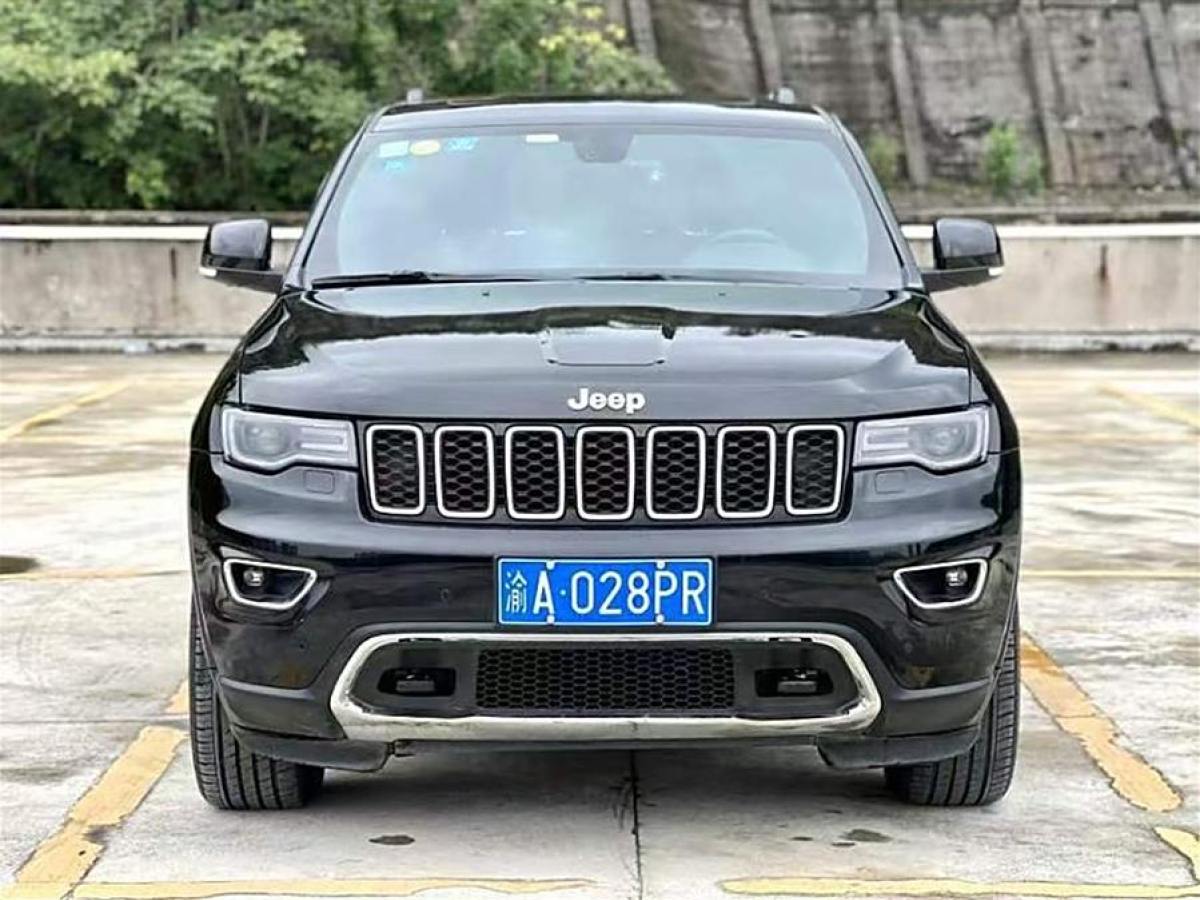 Jeep 大切諾基  2017款 3.0L 舒享導(dǎo)航版圖片