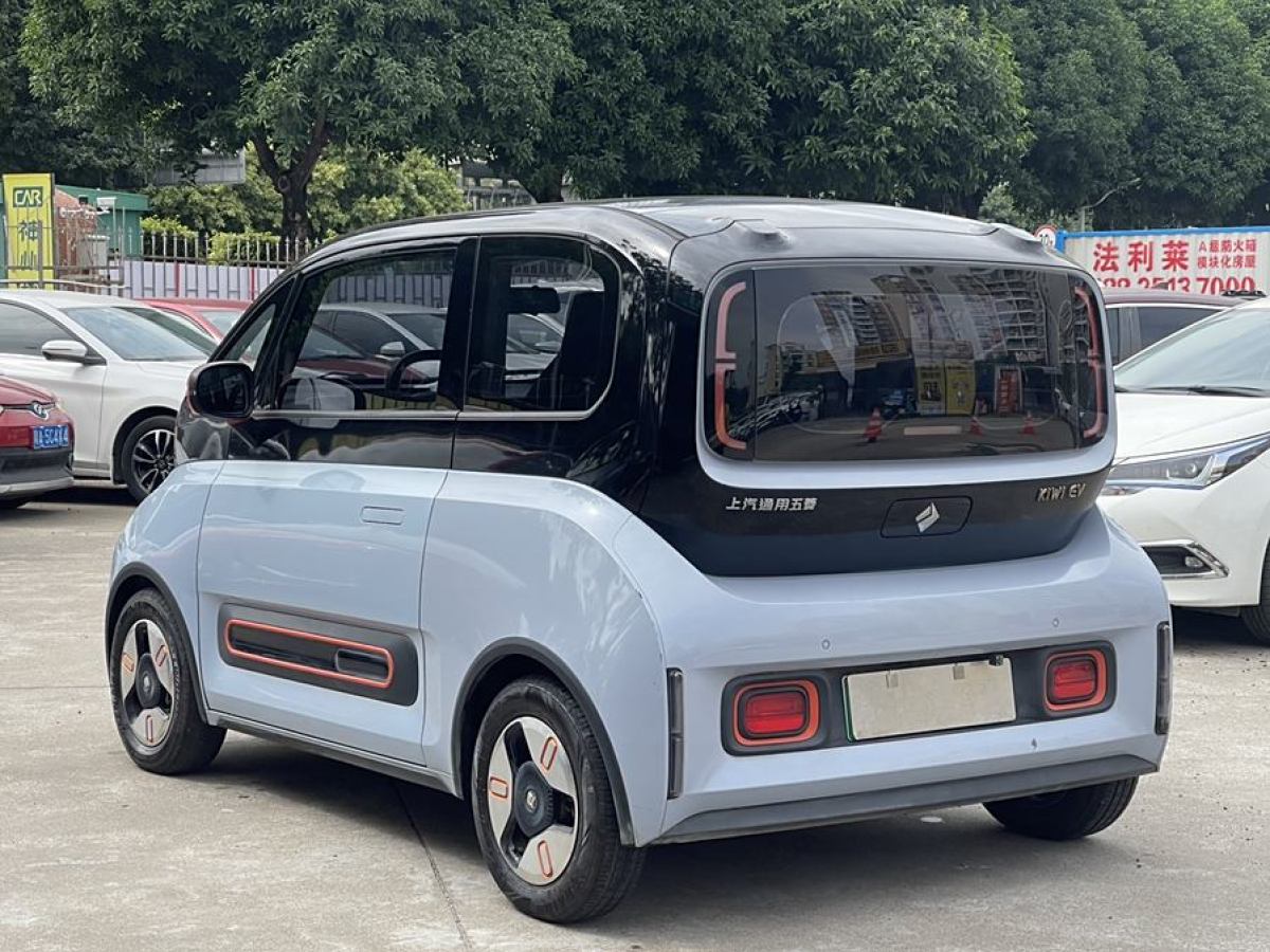 寶駿 寶駿KiWi EV  2021款 設(shè)計師 三元鋰圖片