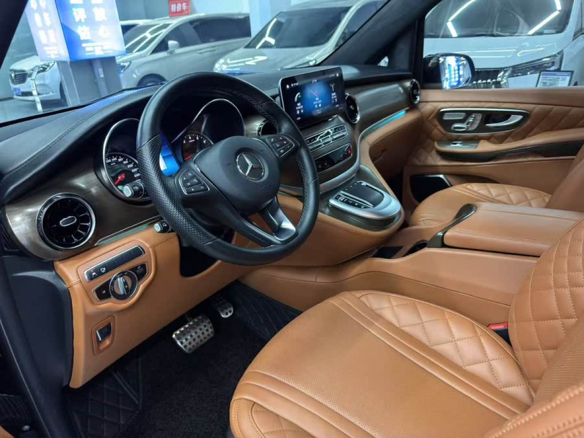 奔馳 V級(jí)  2021款 V 260 L 長(zhǎng)軸距豪華版圖片