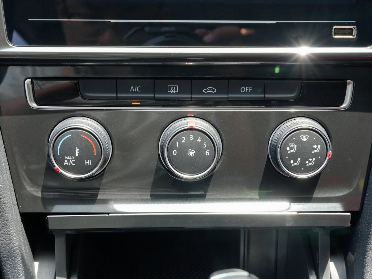 2020年3月大眾 高爾夫  2019款  200TSI DSG舒適進(jìn)取版 國(guó)VI