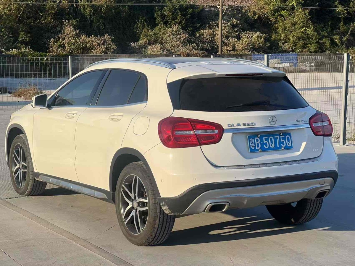 奔馳 奔馳GLA  2015款 GLA 220 4MATIC 時(shí)尚型圖片