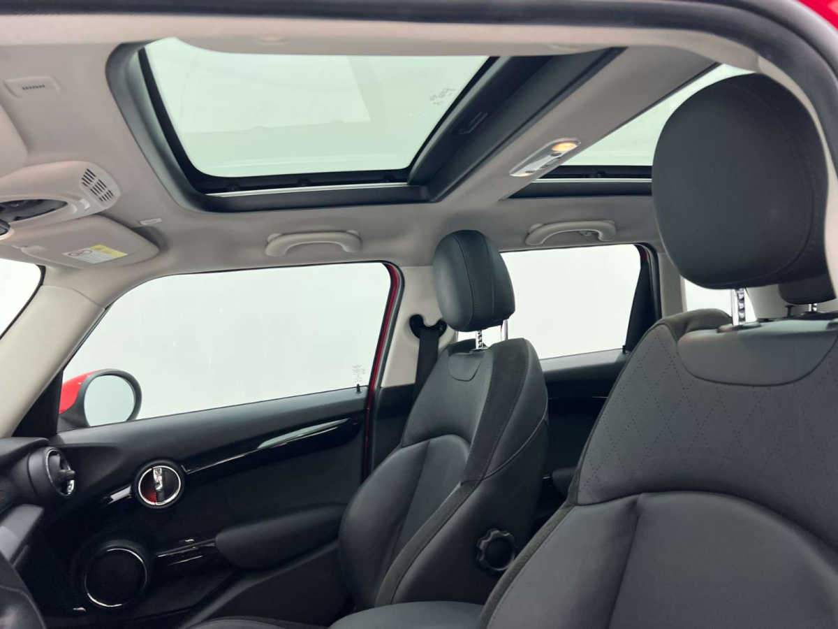 MINI MINI  2018款 1.5T COOPER 藝術(shù)家 五門版圖片