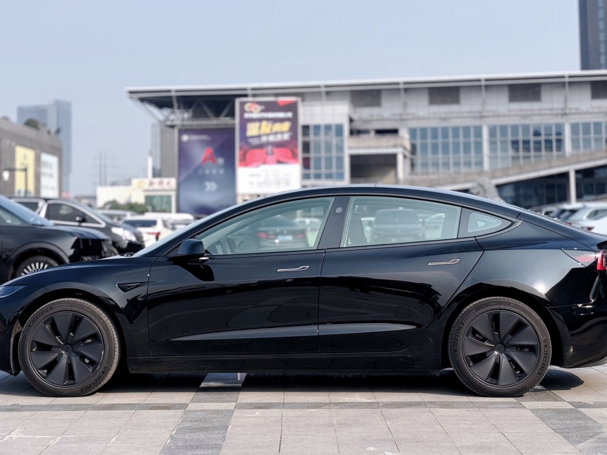 特斯拉 Model 3  2023款 煥新版 后輪驅(qū)動圖片