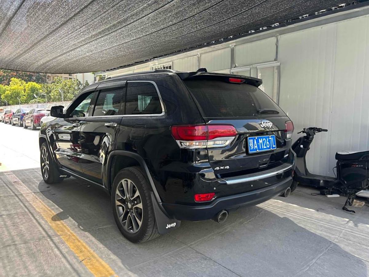 2019年7月Jeep 大切諾基  2017款 3.0L 舒享導(dǎo)航版