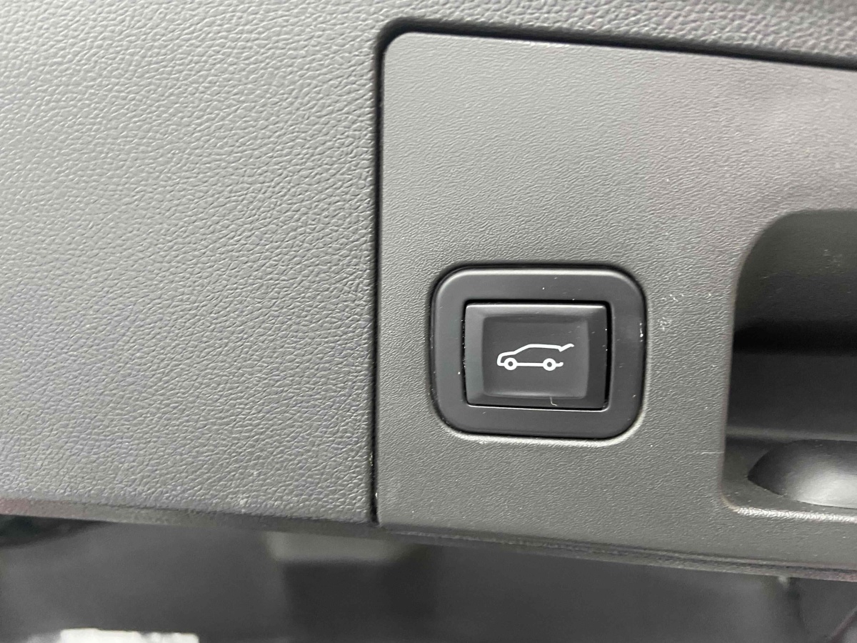 凱迪拉克 XT4  2018款 28T 兩驅(qū)領(lǐng)先型圖片