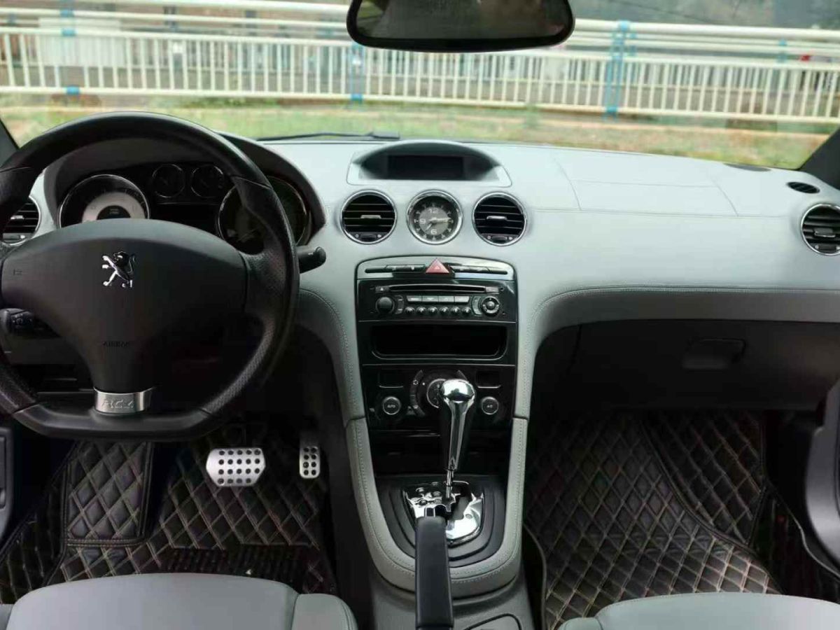 標(biāo)致 RCZ  2011款 1.6T 時(shí)尚型圖片