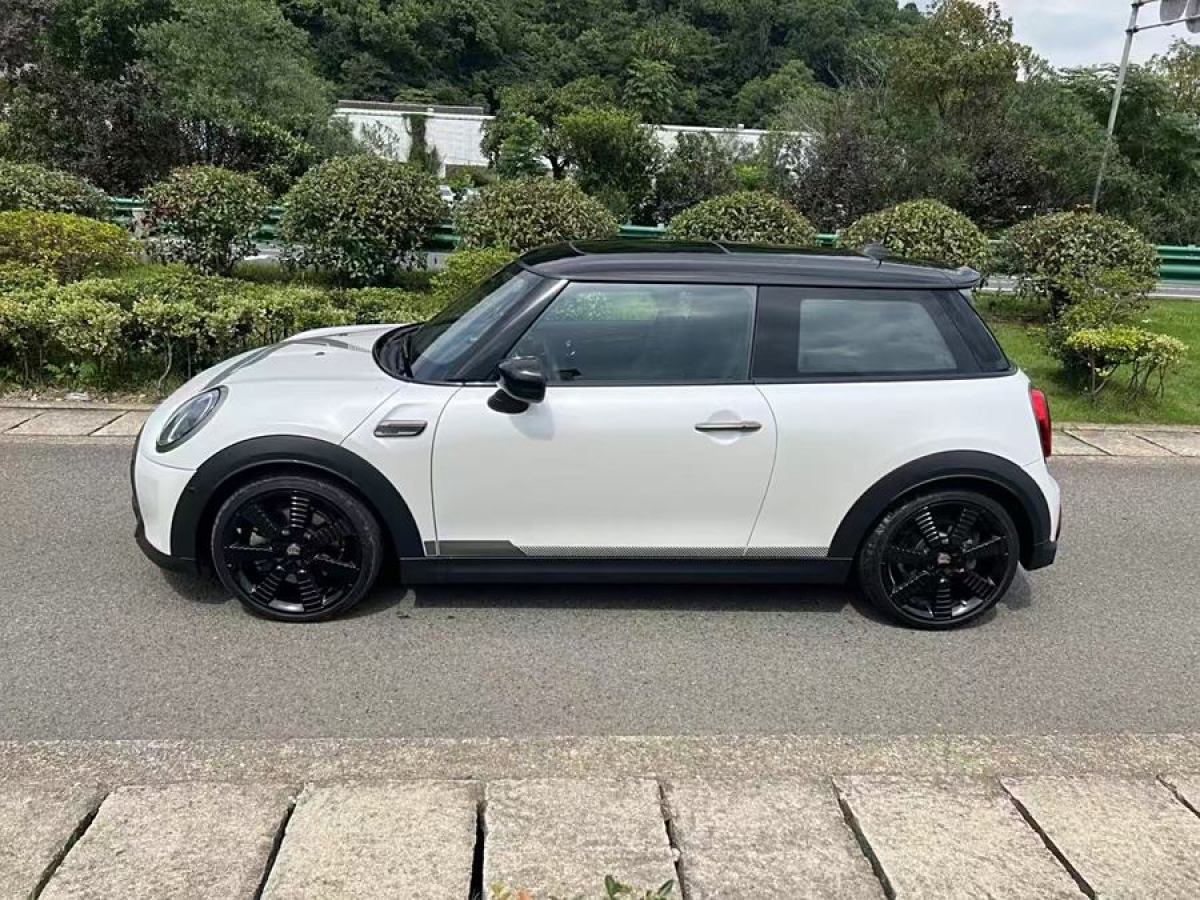 MINI MINI  2023款 改款 2.0T COOPER S 藝術(shù)家圖片