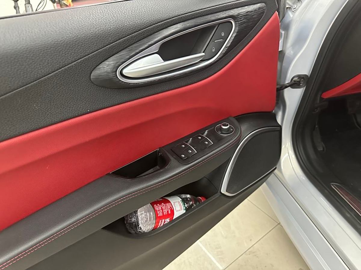 阿尔法·罗密欧 Giulia  2019款  2.0T 280HP 豪华版图片