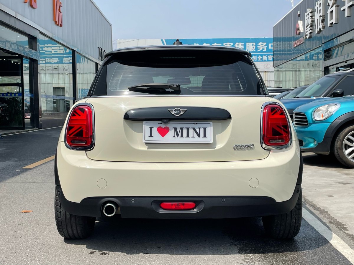 MINI COUNTRYMAN  2018款 1.5T COOPER 藝術(shù)家圖片