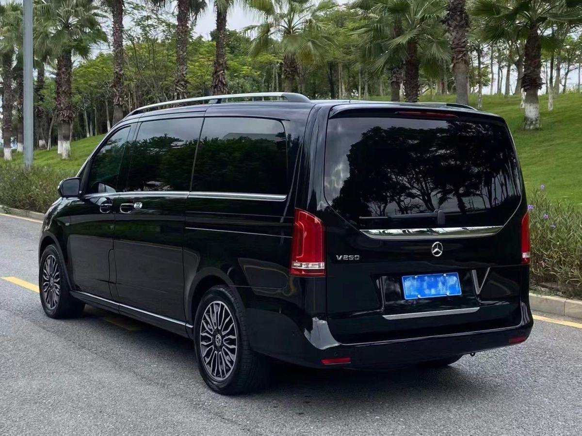 奔馳 奔馳A級  2019款  A 220 L 4MATIC 運(yùn)動轎車圖片