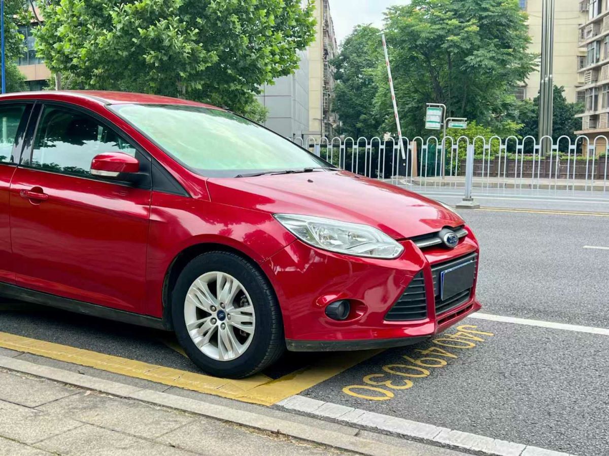 福特 福克斯  2013款 2.0T ST 標(biāo)準(zhǔn)版圖片