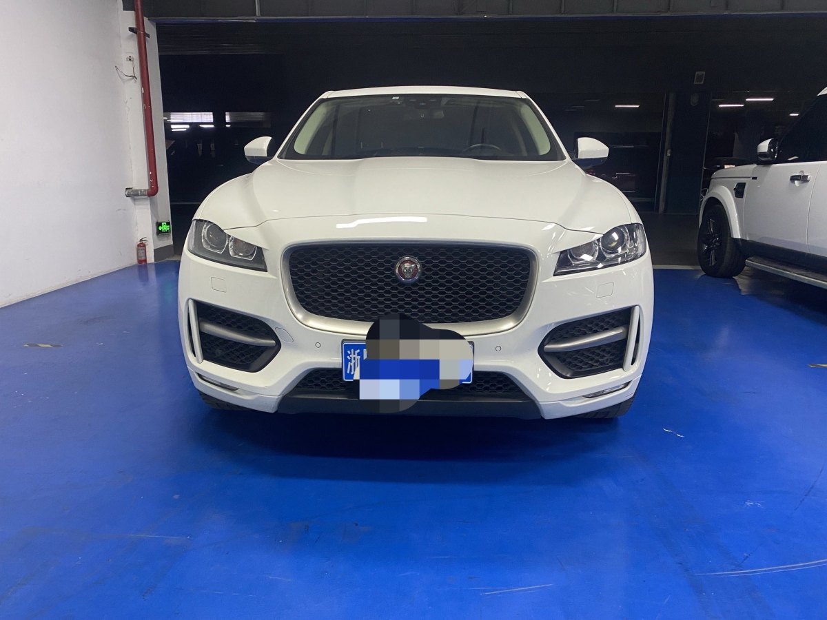 2018年1月捷豹 F-PACE  2018款 改款 2.0T 四驅(qū)R-Sport運(yùn)動(dòng)版