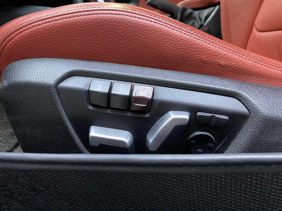 2018年9月宝马 宝马3系GT  2018款 330i xDrive M运动型